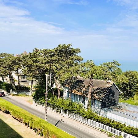 Aux Flots Bleus Avec Balcon Et Vue Sur Mer Trouville-sur-Mer Exteriér fotografie